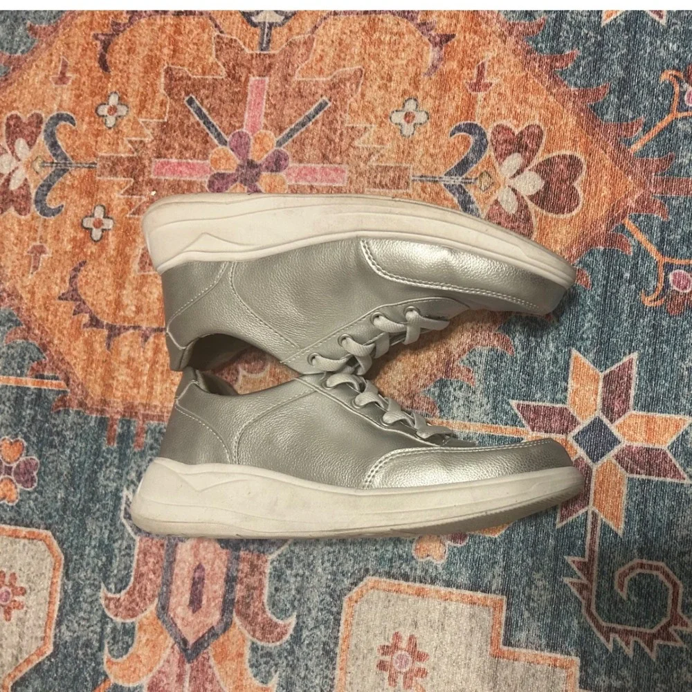 Bzees Womens TimeSquare metallic Slip On Y3K Sneakers Size 6 Silver Vegan  comfy